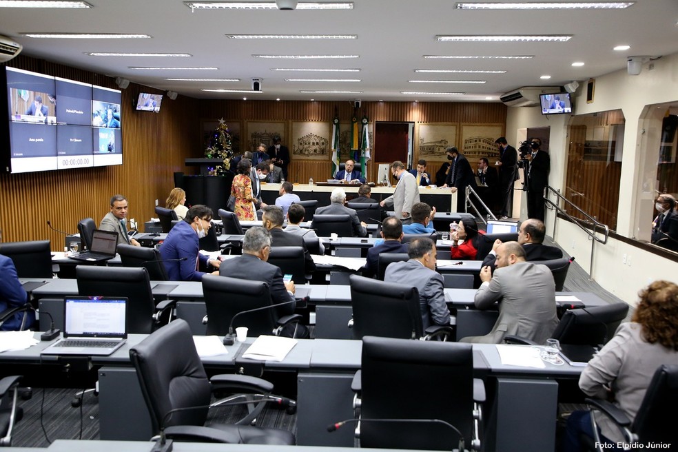 Após dois dias de votação, vereadores apreciam 468 emendas ao Plano Diretor de Natal — Foto: Elpídio Júnior