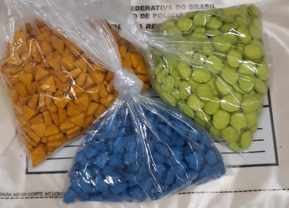 Os comprimidos estavam distribuÃ­dos em trÃªs sacos plÃ¡sticos dentro do envelope interceptado pela PF. â€” Foto: DivulgaÃ§Ã£o/PolÃ­cia Federal