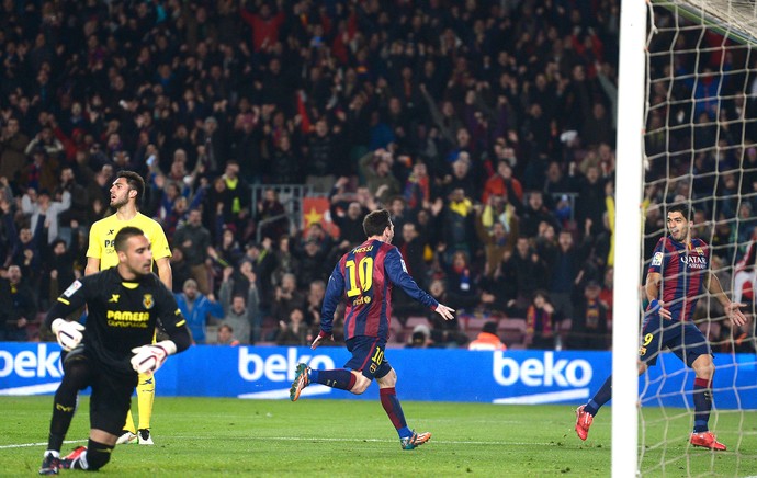 Messi comemora gol do Barcelona contra o Villareal (Foto: Agência AP)
