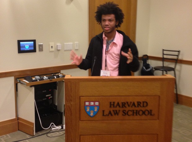 Rene Silva palestrou na Universidade de Harvard, nos Estados Unidos (Foto: Gustavo Annecchini / Divulgação)
