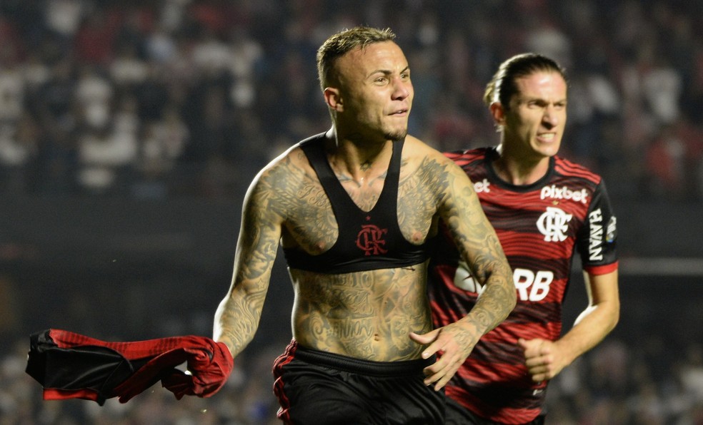Everton Cebolinha faz o primeiro gol com a camisa do Flamengo  — Foto: Marcos Ribolli