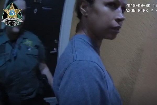 Vídeo mostra a atriz Stacey Dash sendo presa (Foto: Reprodução)