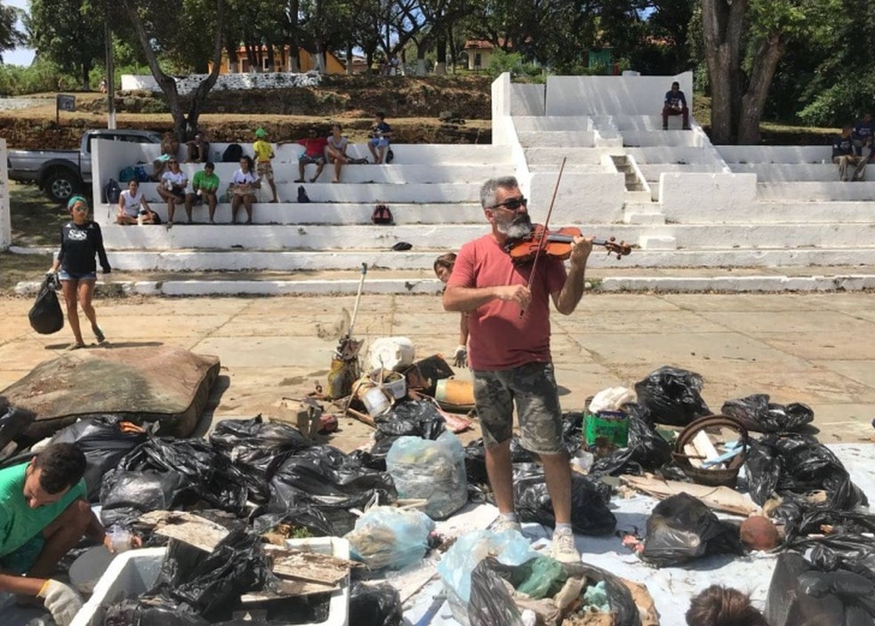 O mutirão teve apresentação de violino  — Foto: Divulgação 