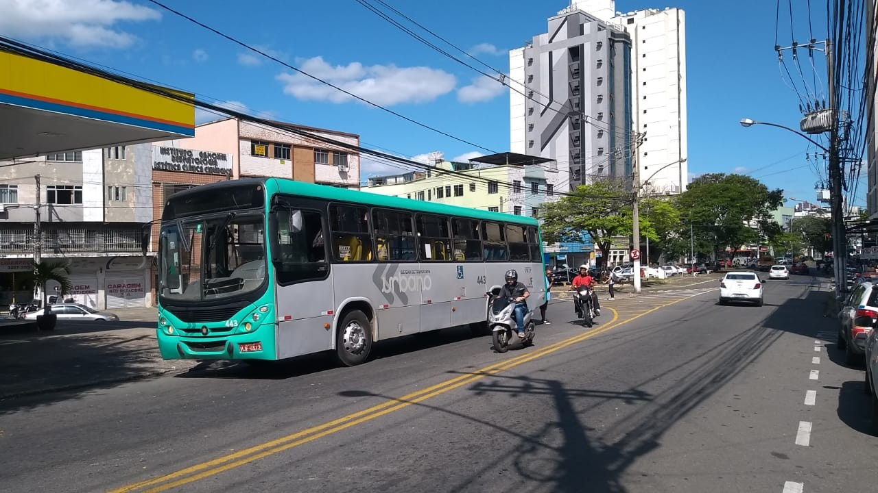 Após quase 2 horas, Avenida dos Andradas é liberada em trecho onde ônibus teve defeito em Juiz de Fora