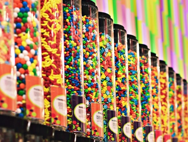 Loja paga R$ 160 por hora para provar doces e chocolates (Foto: Divulgação)