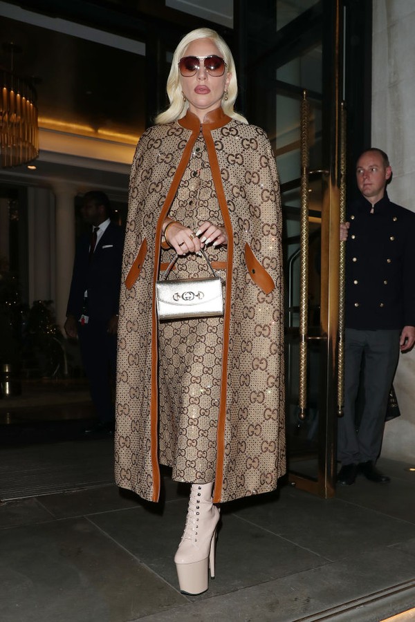 LONDON, ENGLAND - NOVEMBER 10:  Lady Gaga seen leaving the Corinthia Hotel on November 10, 2021 in London, England. (Photo by Neil Mockford/Ricky Vigil M/GC Images) (Foto: GC Images)