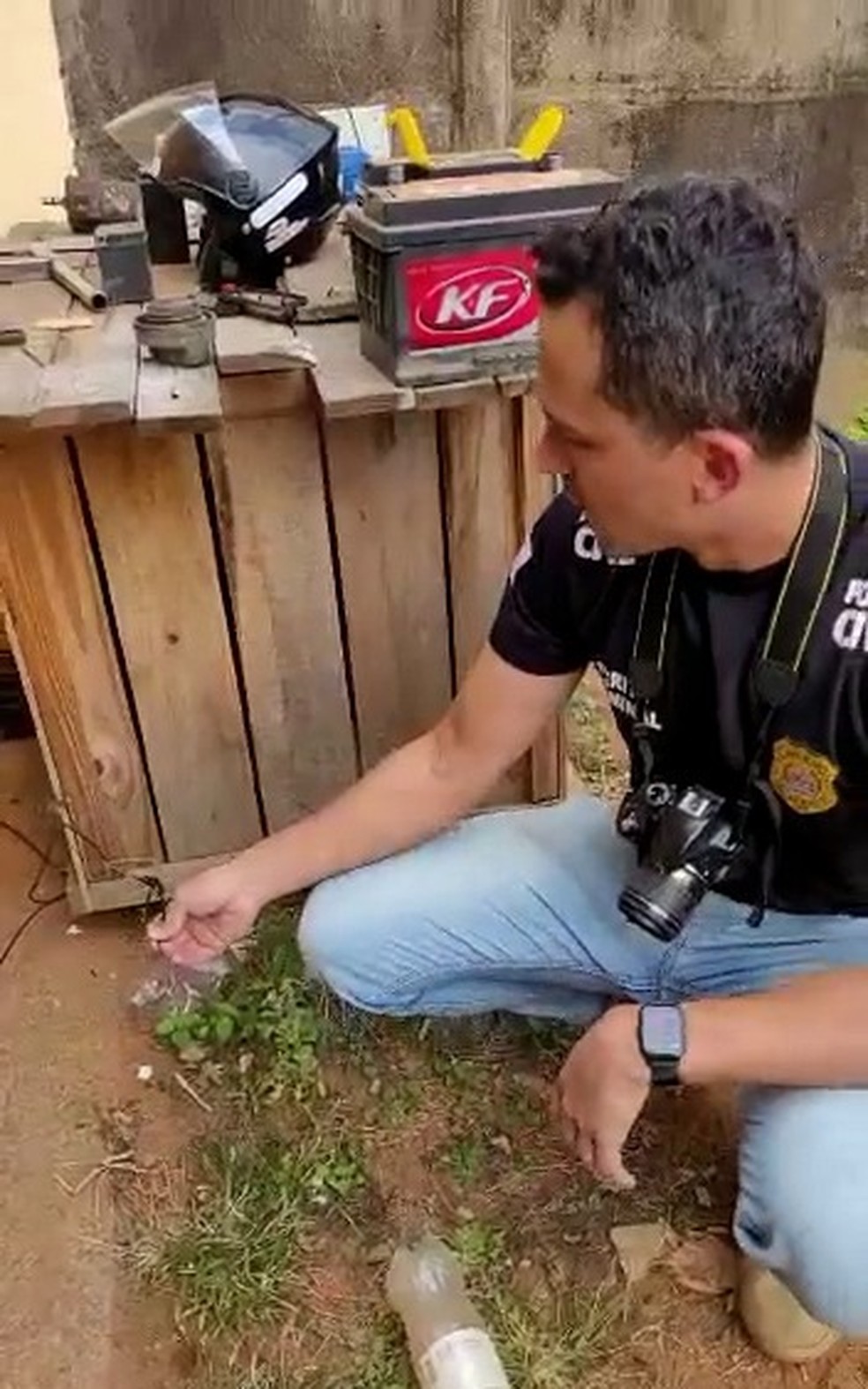 Armadilha foi montada usando fios de cobre e uma arma de fogo  — Foto: Polícia Civil/Divulgação 