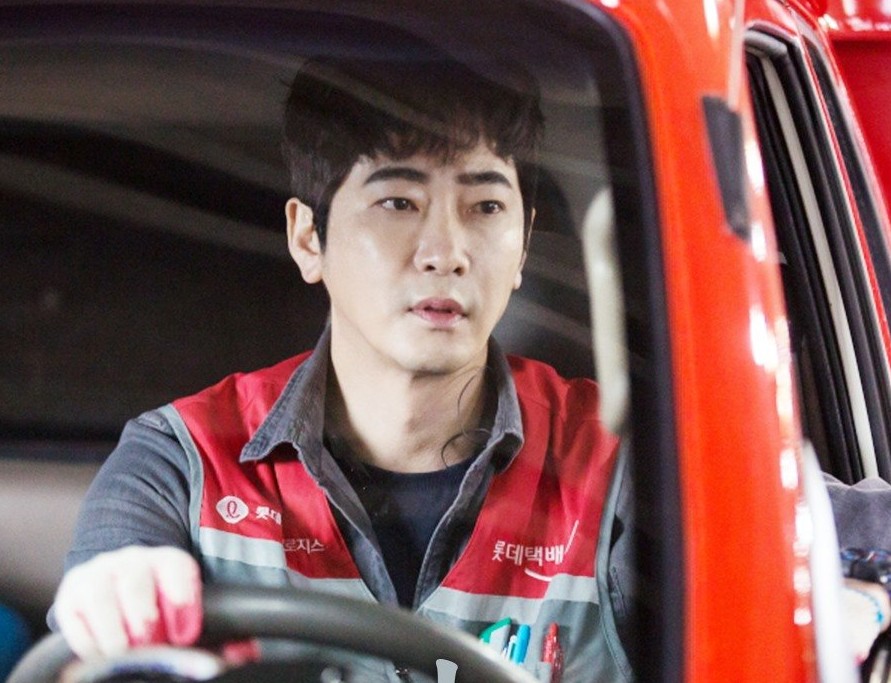 O ator Kang Ji-hwan em cena da série Joseon Survival  (Foto: Reprodução)