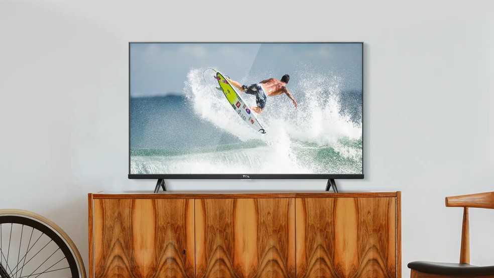 TVs pequenas são mais indicadas quando o espaço entre a tela e o espectador não é muito grande — Foto: Divulgação/TCL