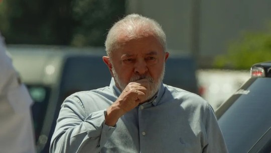 Lula é diagnosticado com pneumonia leve e adia para domingo embarque à China