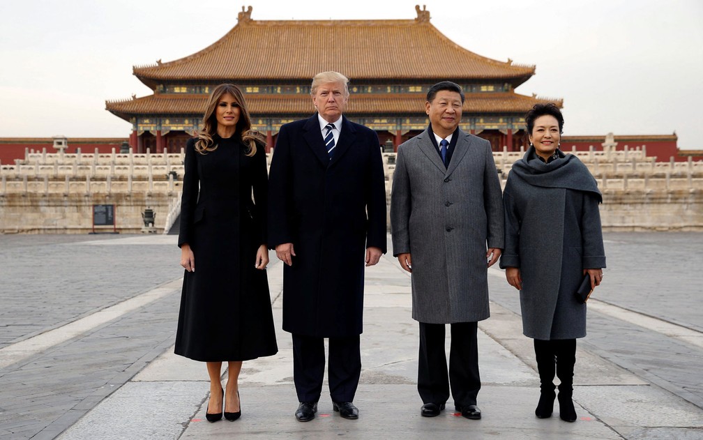 O presidente e a primeira-dama dos EUA, Donald Trump e Melania Trump, visitam a Cidade Proibida, em Beijing, na China, ao lado do presidente e da primeira-dama chineses Xi Jinping e Peng Liyuan, na quarta (8) (Foto: Reuters/Jonathan Ernst)