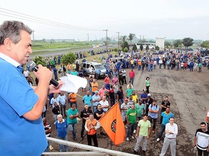 Trabalhadores fizeram assembleia nesta quarta-feira em Piracicaba (Foto: Mateus Medeiros/Sindicato)
