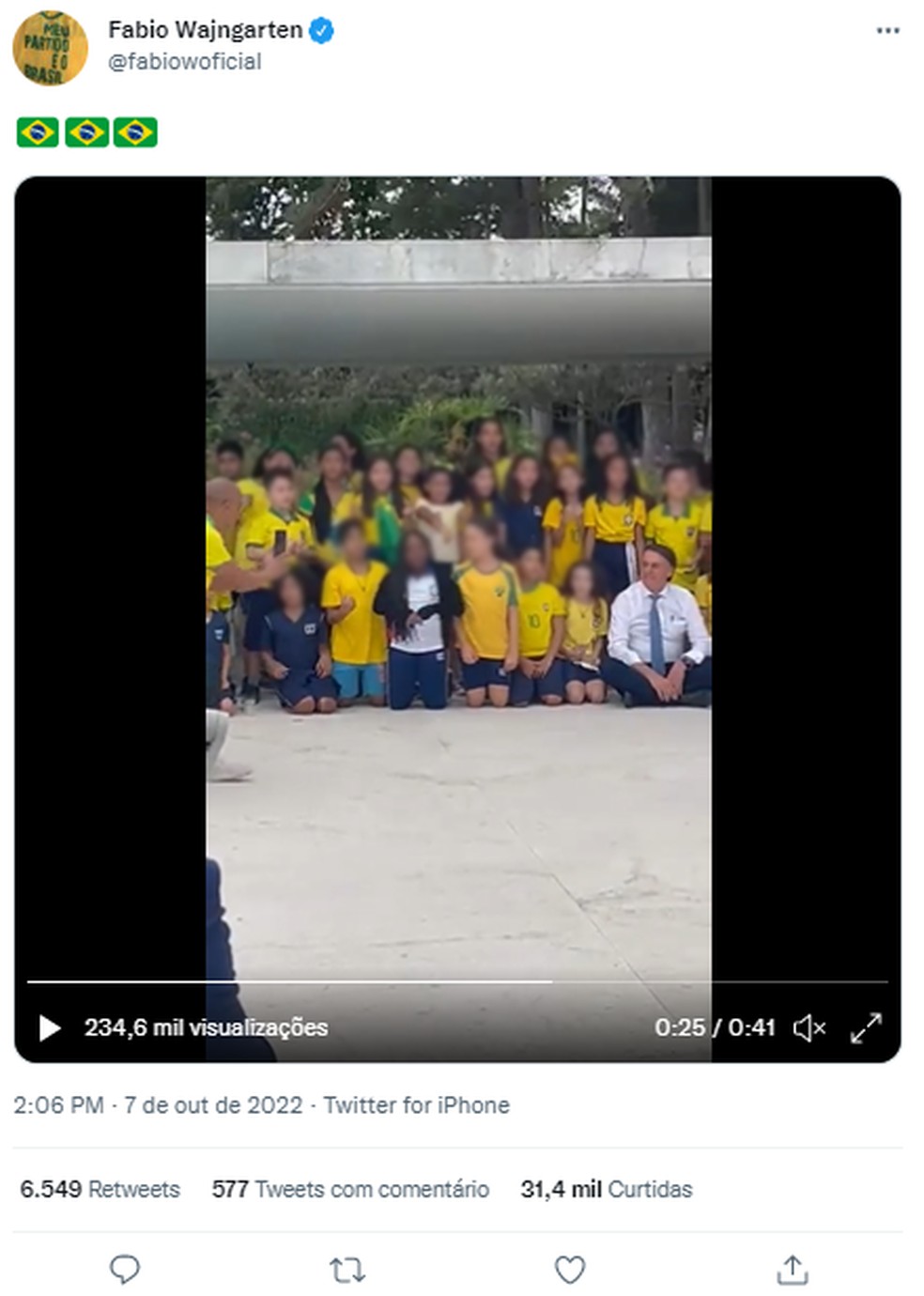 Fabio Wajngarten publicou em suas redes sociais vídeo em que crianças aparecem cantando ao lado do presidente Jair Bolsonaro — Foto: Reprodução/Twitter 