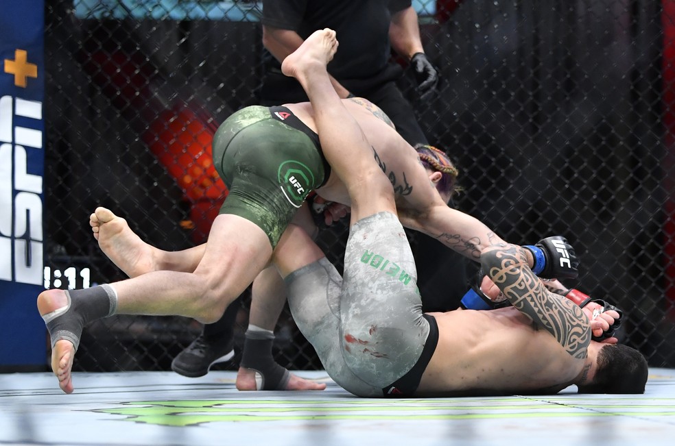 Sean O'Malley Thomas Almeida UFC 260 — Foto: Getty Images