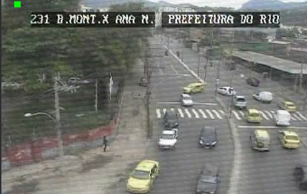 Rua Visconde de Niterói está fechada ao tráfego de veículos, informa o Centro de Operações (Foto: Reprodução/ Centro de Operações)
