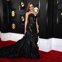 Anitta no red carpet do Grammy 2023. — Foto: Robyn BECK / AFP
