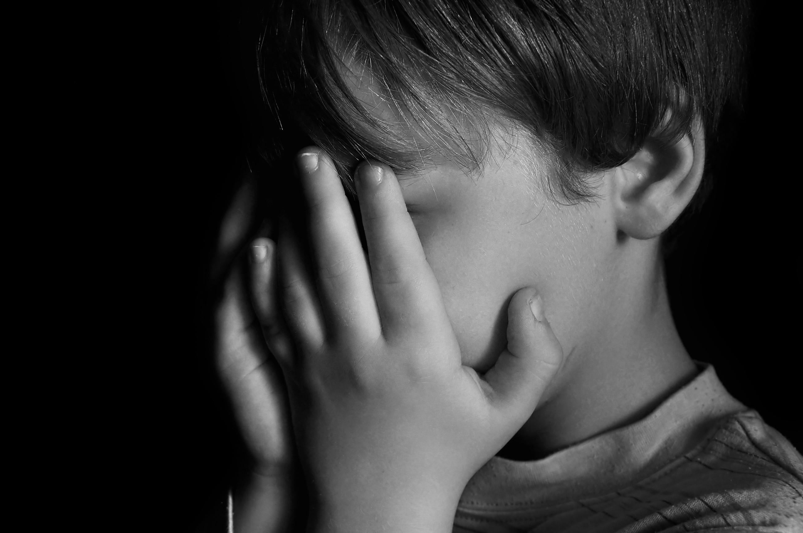 Tristeza, dor. angústia: como ensinar as crianças a lidarem com essas emoções? (Foto: Thinkstock)