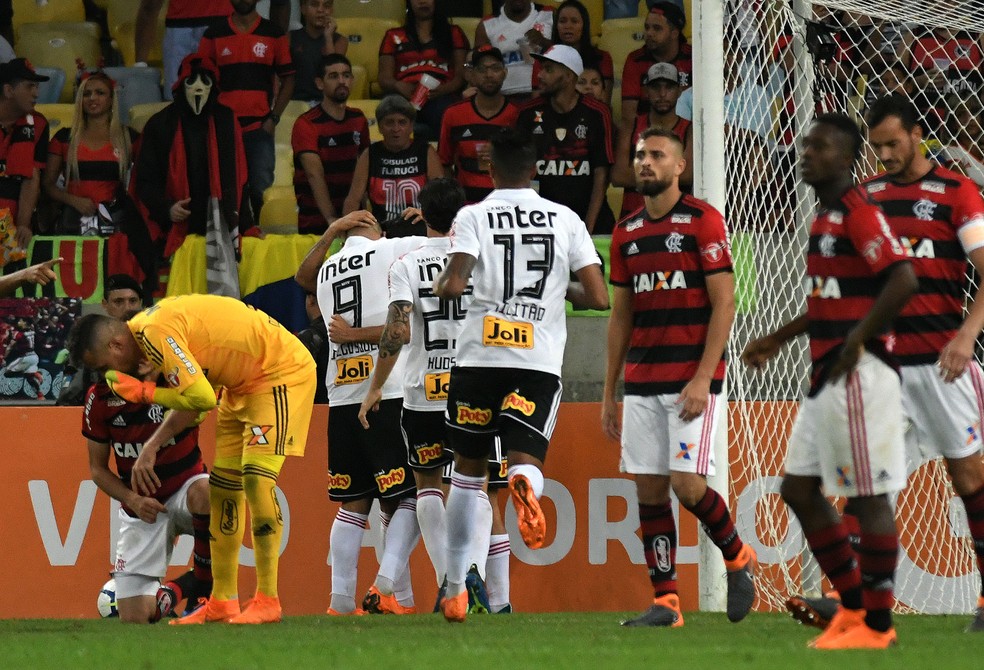 Diego Alves lamenta gol do São Paulo, marcado por Everton (Foto: Alexandre Durão / GloboEsporte.com)