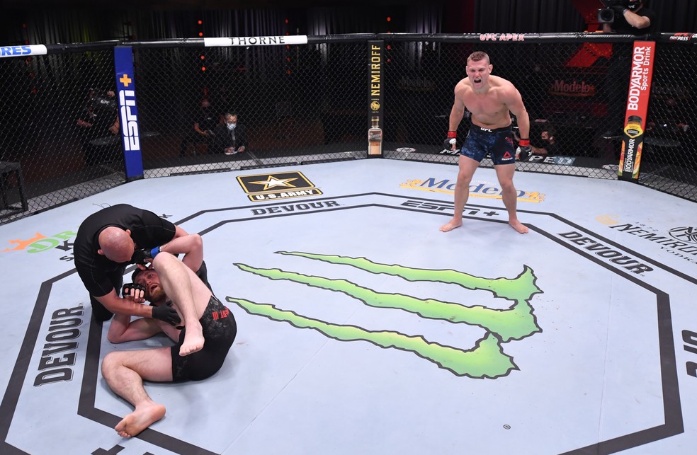 Ian Heinisch venceu Gerald Meerschaert por nocaute técnico a 1m14s do R1 — Foto: Getty Images