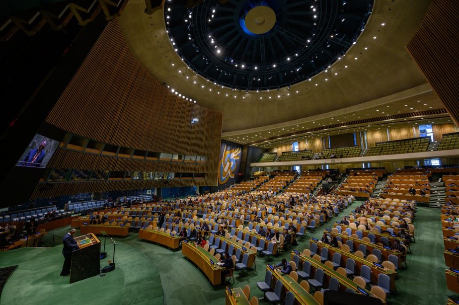 O primeiro-ministro de Vanuatu, Ishmael Kalsakau, fala antes da votação de uma resolução no salão da assembleia geral da sede das Nações Unidas (ONU) em Nova York, em 29 de março de 2023