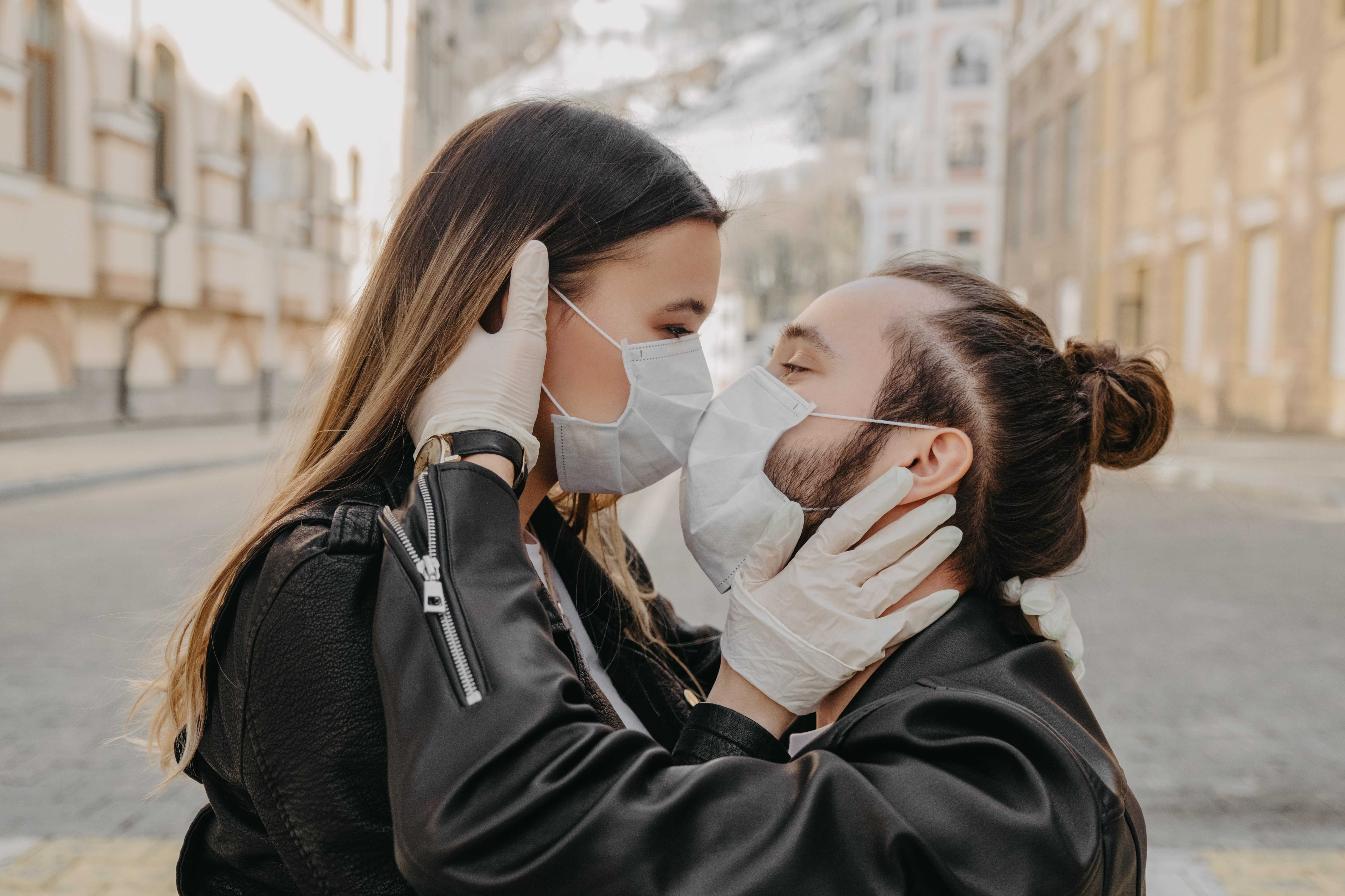 Agência de Saúde canadense indica 'buracos na parede' para prática de sexo seguro em meio a pandemia (Foto: Getty Images)
