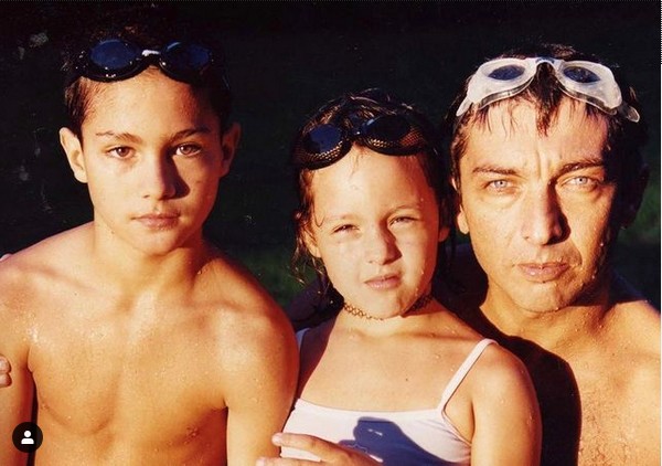 El actor Ricardo Darín en una foto antigua con sus hijos (Foto: Instagram)