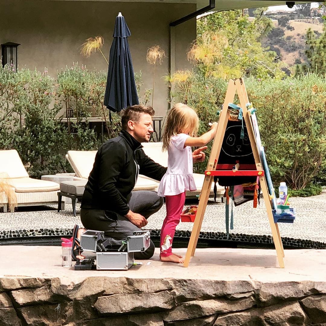Jeremy Renner e a filha Ava (Foto: Reprodução/Instagram)