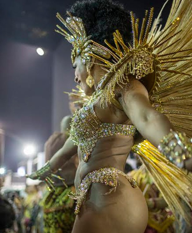 Simone Sampaio Afirma Se Sentir Debutante Em Desfile Quem São Paulo