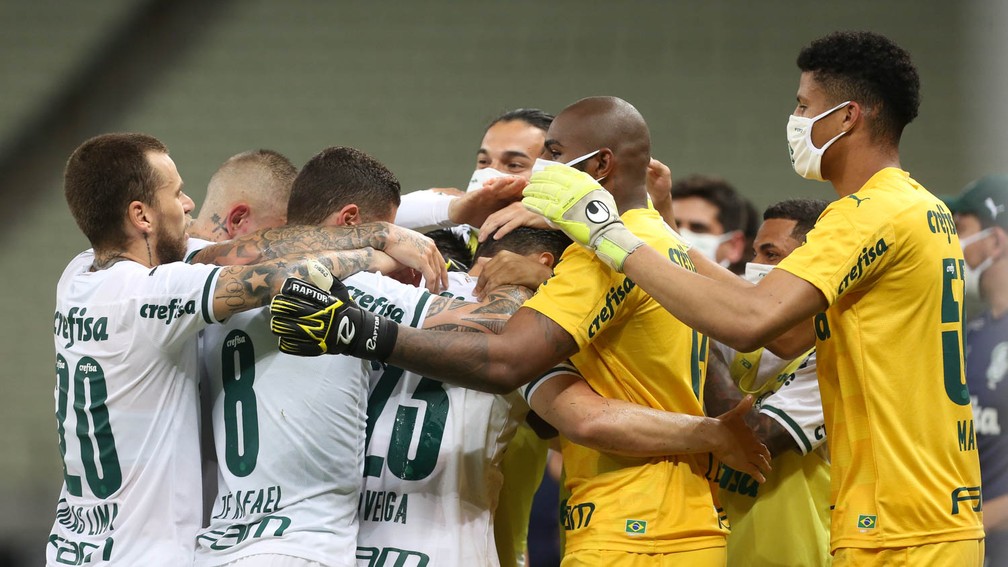 Jogadores do Palmeiras comemoram a classificação na Copa do Brasil — Foto: Cesar Greco / Ag. Palmeiras