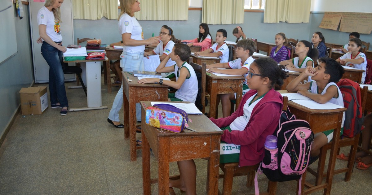 Alunos da Escola Valderleide Brandão aprendem sobre o trânsito de