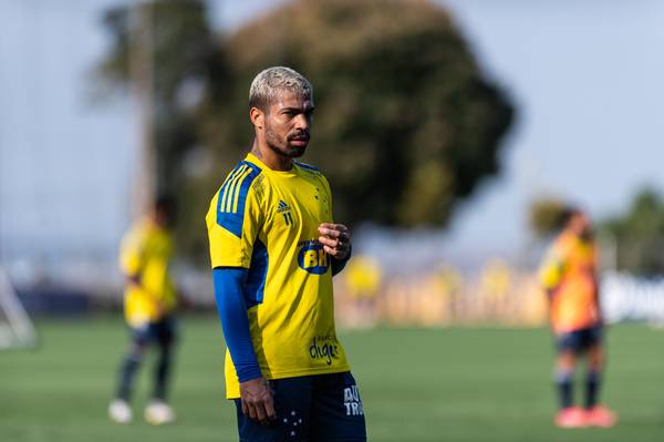 Cruzeiro acerta acordo de mais de R$ 400 mil com meia Marcinho