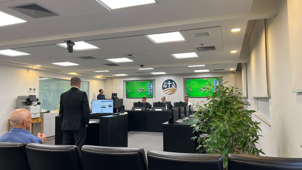 Julgamento dos jogadores expulsos no Fla-Flu &mdash; Foto: Let&iacute;cia Marques