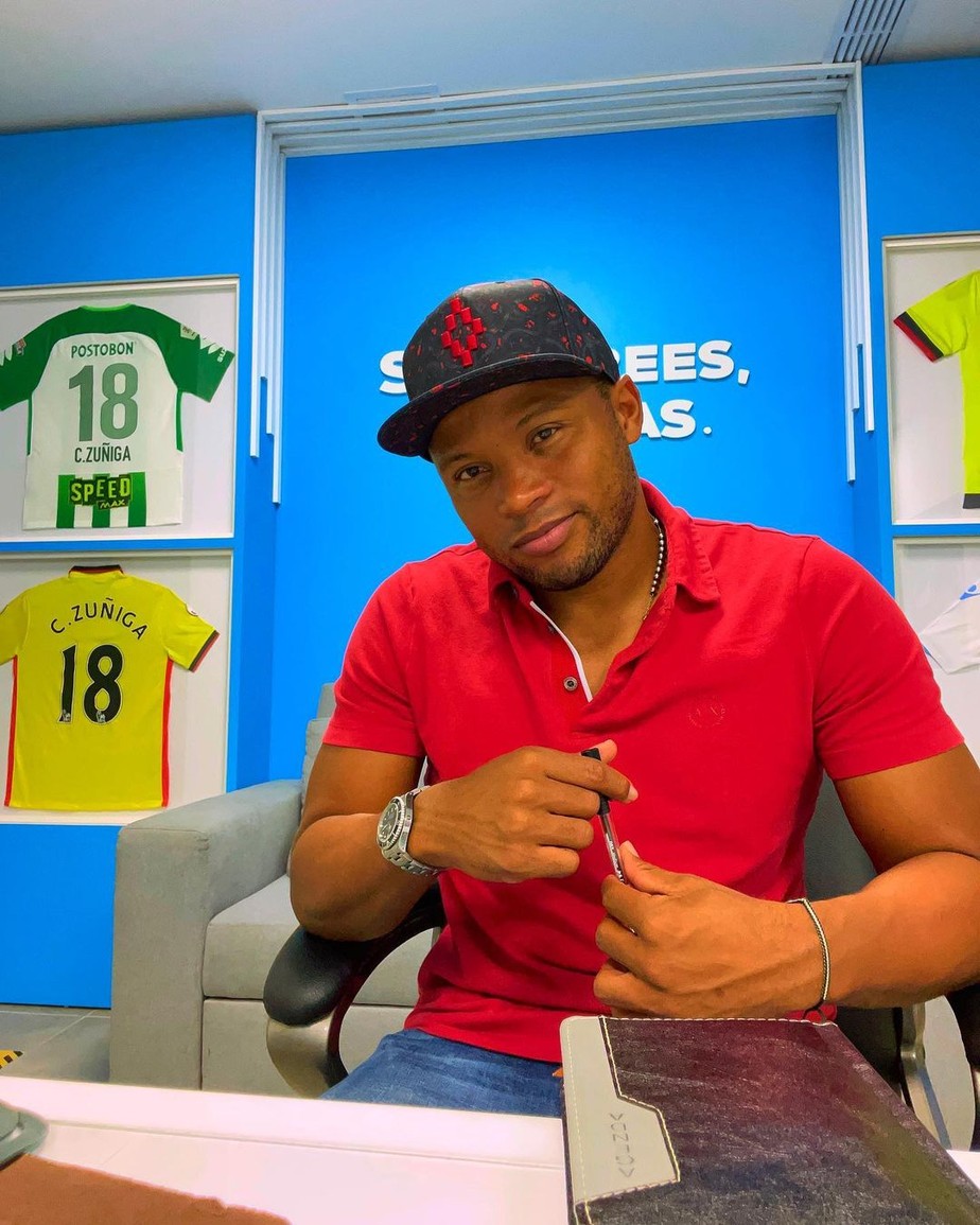 Algoz de Neymar em 2014 Zúñiga sofreu com lesão crônica no joelho e