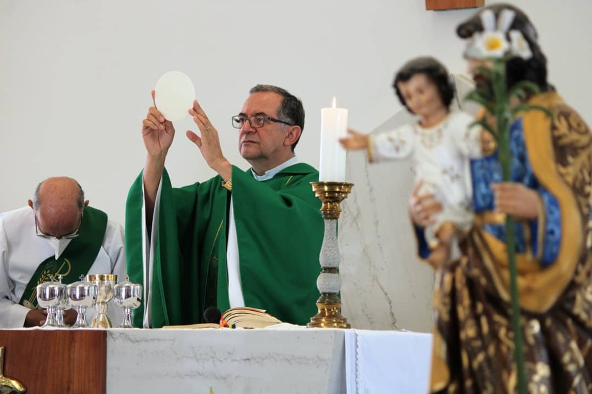 Monsenhor Silvestre José de Melo assume administração da Arquidiocese de Montes Claros 
