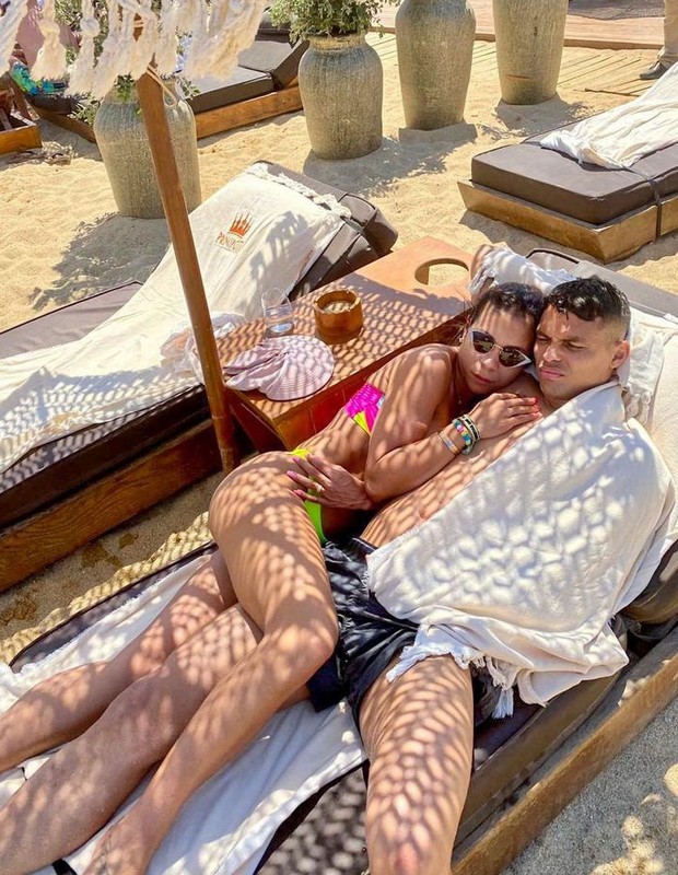 Belle Silva e Thiago Silva na Grécia (Foto: Reprodução/Instagram)