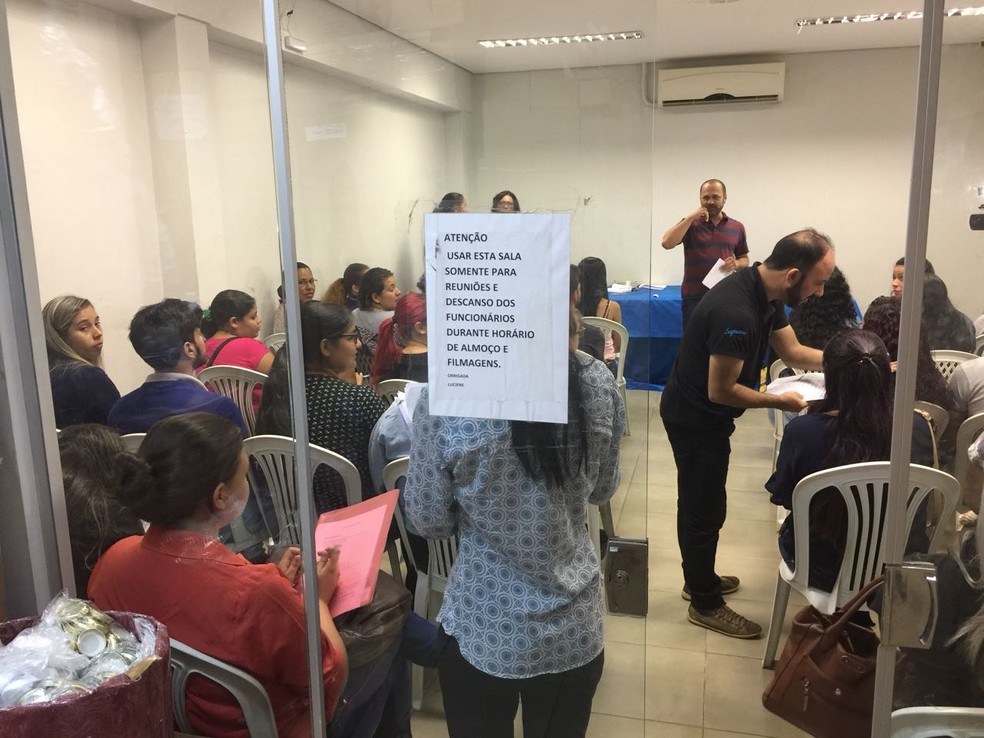 Sala de reuniões teve de ser improvisada para entrevista coletiva (Foto: Graziela Rezende/G1 MS)
