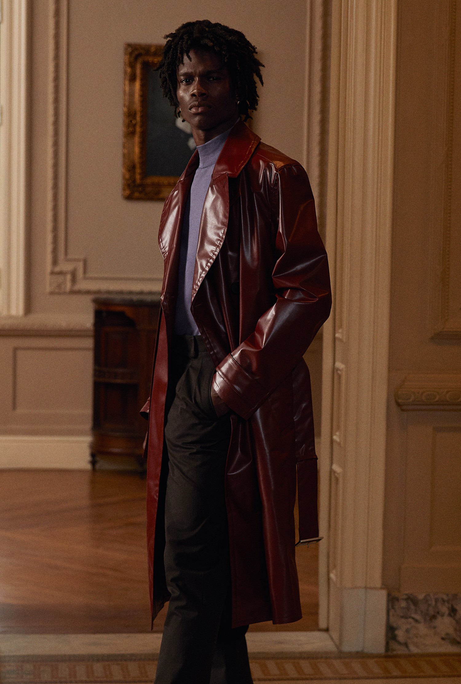 Casaco, tricô de gola rulê e calça preço sobconsulta Hermès | Brincos Acervo (Foto: Josefina Bietti)