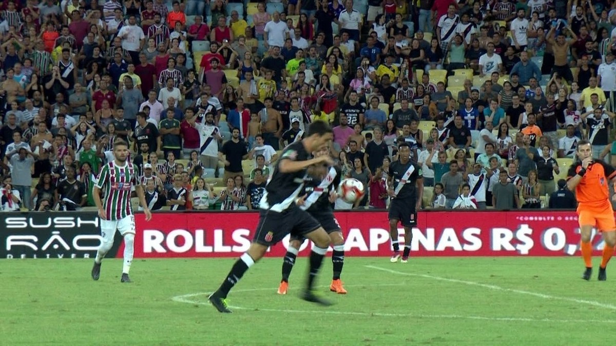 Após gol contra, goleiro Júlio César admite má fase no Inglês e