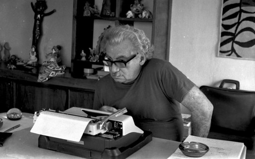 26 Imagens De Escritores Com Suas Maquinas Datilograficas Revista Galileu Cultura