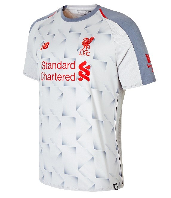 A nova camisa do Liverpool FC tem tecnologia que retira a umidade durante o jogo (Foto: Divulgação)
