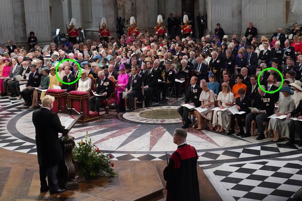 Missa especial na Catedral St. Paul durante as celebrações do Jubileu de Platina da rainha Elizabeth II; príncipes William e Harry sentaram-se bem distantes um do outro (Foto: Getty Images)