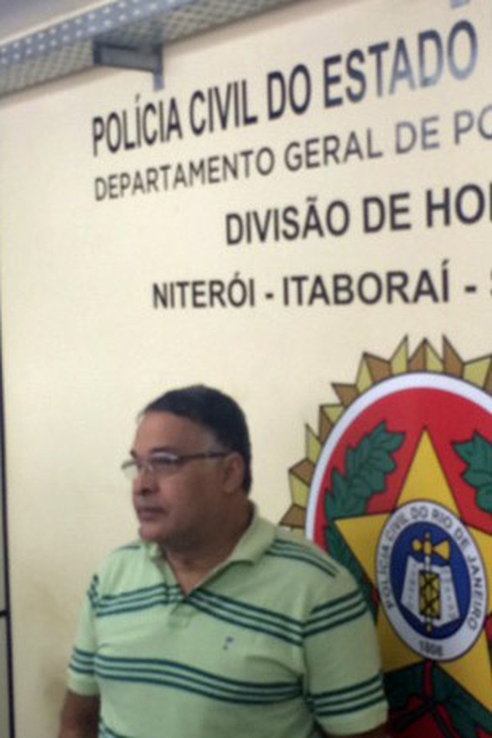 Marival Gomes preso na Divisão de Homicídios de Niterói, em 2014 (Foto: Guilherme Brito/G1)