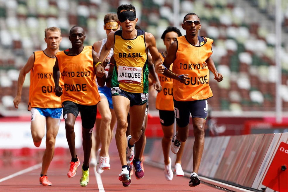 Yeltsin Jaques vence a eliminatória dos 1.500m T11 — Foto: Tasos Katopodis/Getty Images