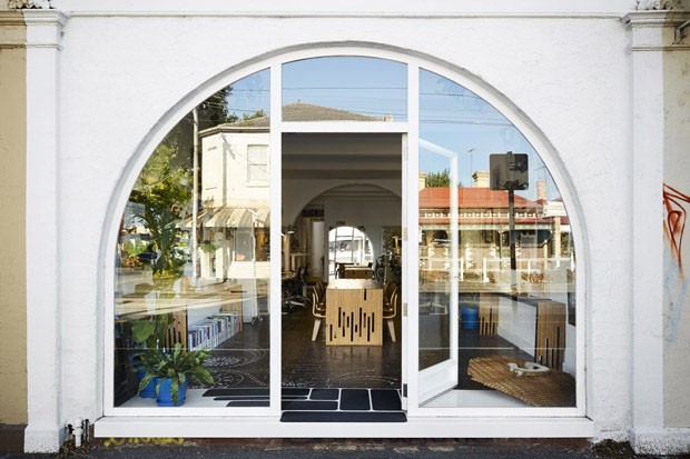 Arquiteto cria a experiência do home office feliz (Foto: Tess Kelly/ Divulgação)