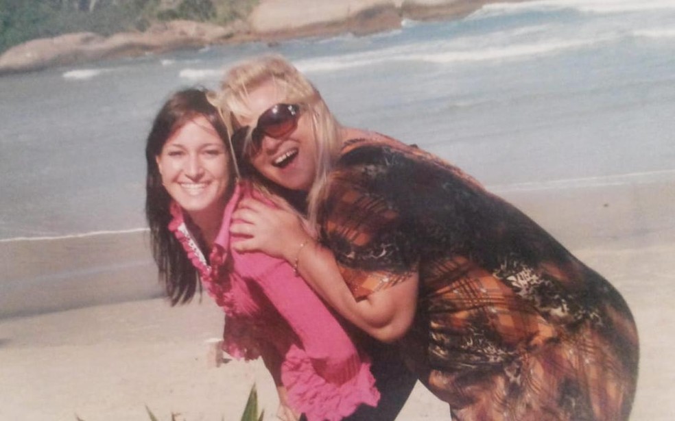 Gisele Pelegrini com a irmã, Daiane, morta na Austrália — Foto: Arquivo Pessoal
