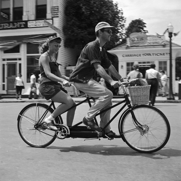 Casal em bicicleta (Foto: Getty Images)