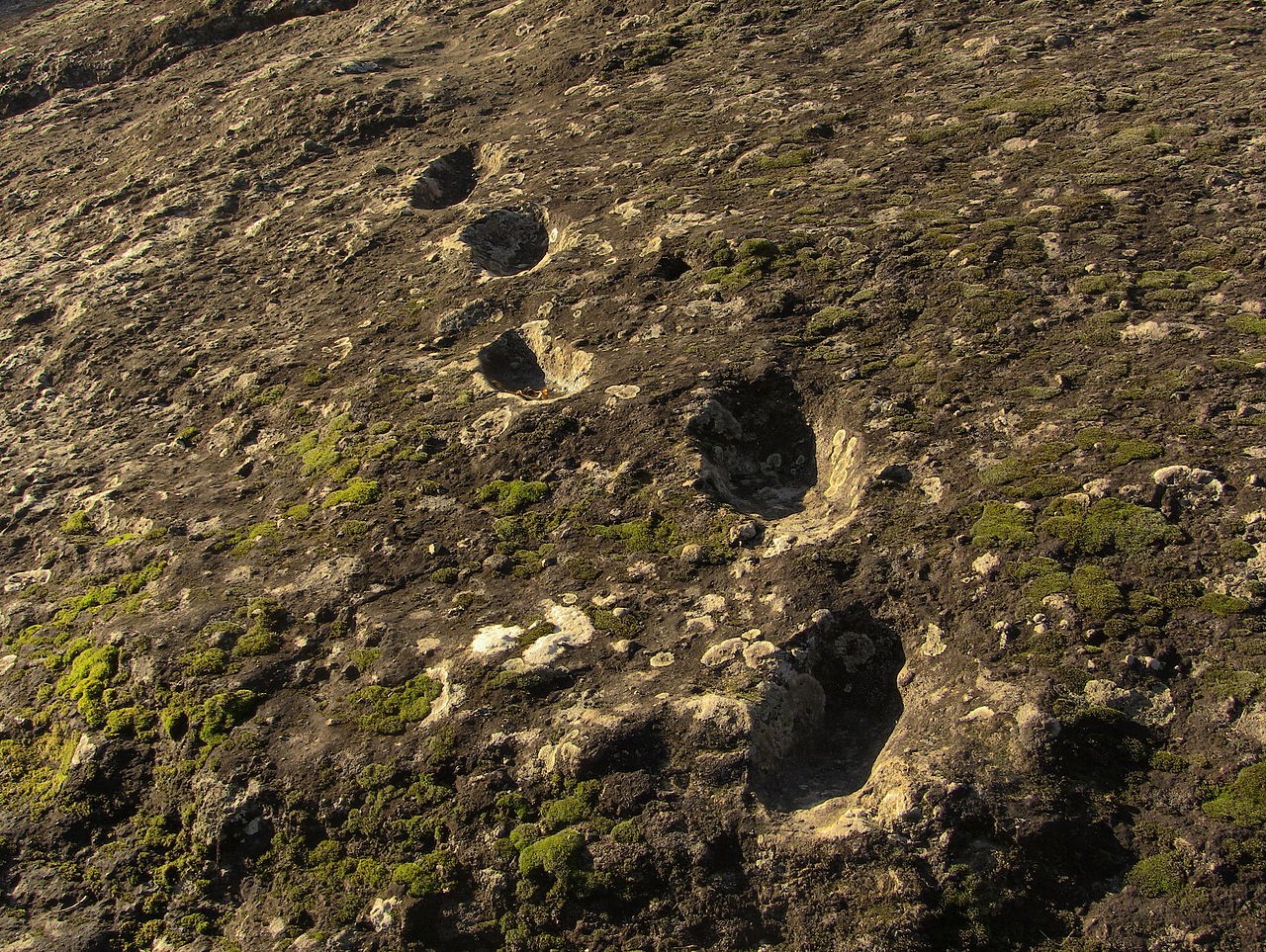As marcas das pegadas no vulcão fizeram nascer a lenda do 