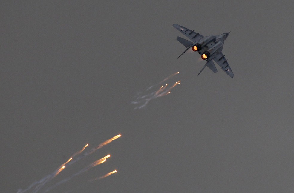 Avião MIG-29 da Força Aérea polonesa durante voo em foto de 2013 — Foto: Reuters/Kacper Pempel