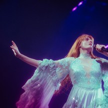 Florence Welch, vocalista da banda Florence + The Machine — Foto: Divulgação/Mita