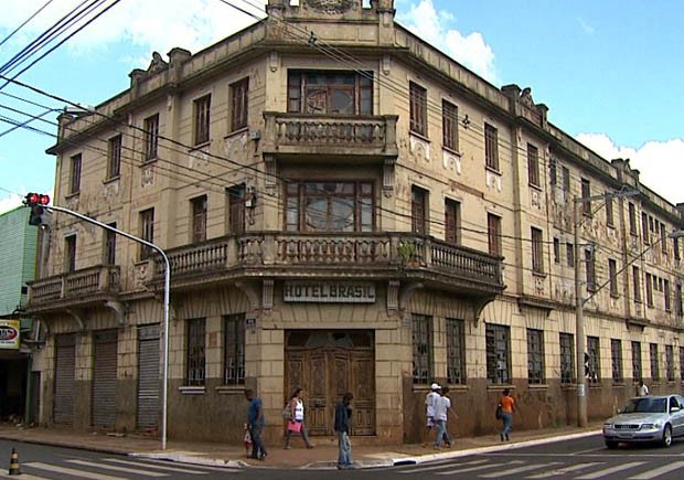 Datado de 1921, Hotel Brasil foi tombado como patrimônio histórico em Ribeirão Preto (Foto: Reprodução EPTV)